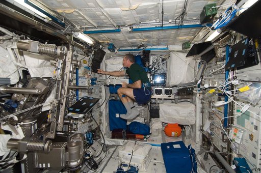 Burbank works with the SLAMMD in the Columbus Module