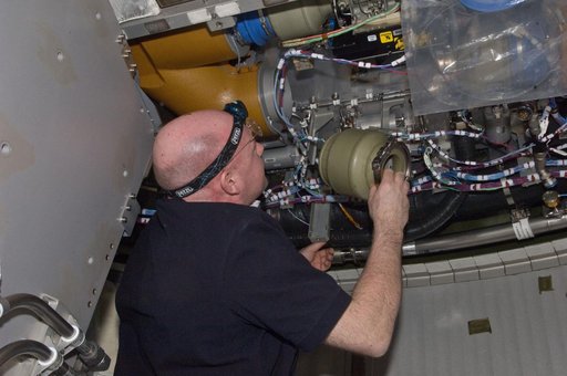 Kuipers cleans IMV Systems in the Columbus Module