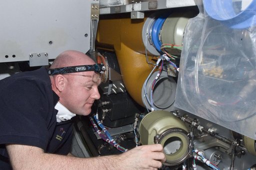 Kuipers cleans IMV Systems in the Columbus Module