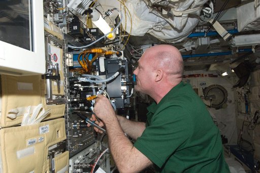 Kuipers works to remove the Marangoni Suface Fluid Physics Experiment