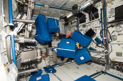 Kuipers works with CTBs in the Columbus Module
