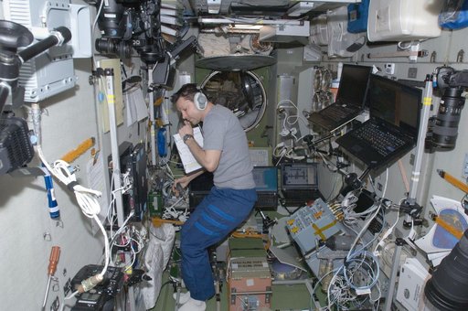 Kononenko reviews crew procedures