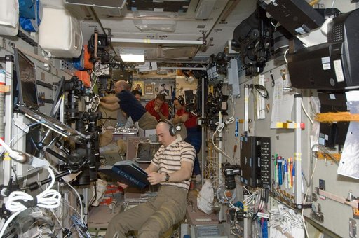 Expedition 30 crewmembers in the SM