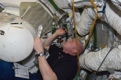 Kuipers conducts a leak check in the SM Transfer Tunnel/ATV Vestibule