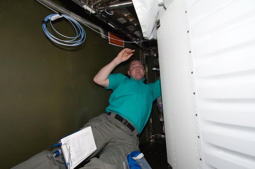Kuipers works on the MDM16C Assembly in the U.S. Laboratory
