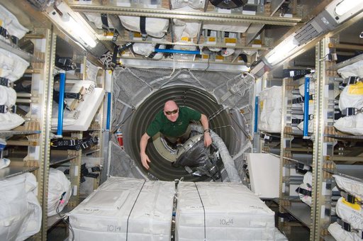 Kuipers floats through the ATV-3