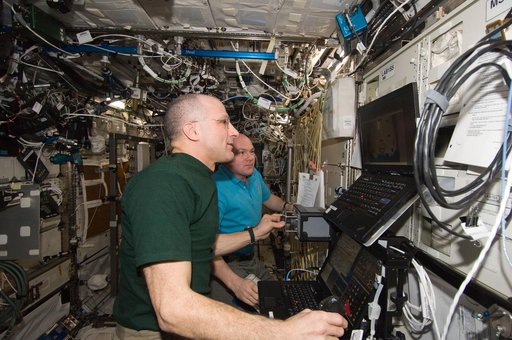 Pettit and Kuipers conducting RoBoT Simulator Session