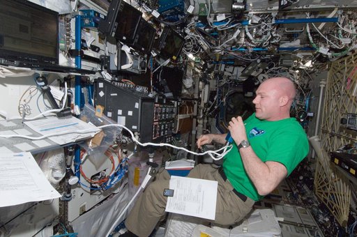 Kuipers using communication equipment in the U.S. Laboratory