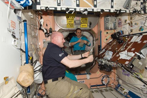 Kuipers and Shkaplerov enjoy a meal in the Node 1