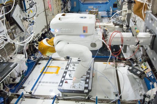Robonaut 2 Arm and Fingers Testing