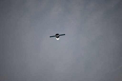 Dragon Spacecraft during Flyunder Operations