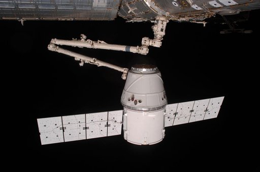 Dragon Spacecraft grappled by SSRMS