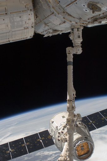 Dragon Spacecraft grappled by SSRMS