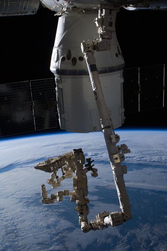 Dragon Spacecraft, SSRMS and Dextre