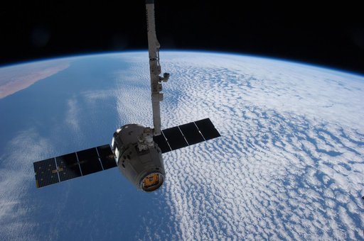 Unberthed Dragon grappled by SSRMS