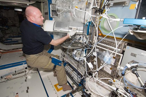 iss031e143839