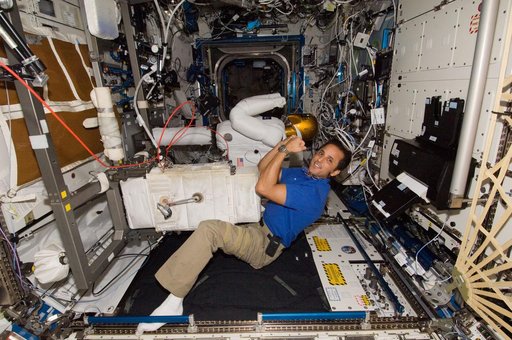iss031e146490