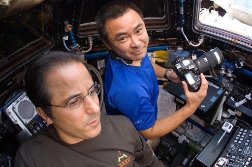Expedition 32 Crew Members monitor HTV-3 Approach