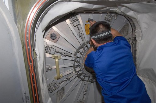 View of Expedition 32 Crew Members during HTV3 Ingress
