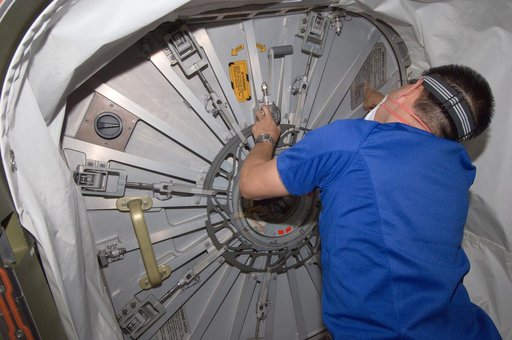 View of Expedition 32 Crew Members during HTV3 Ingress