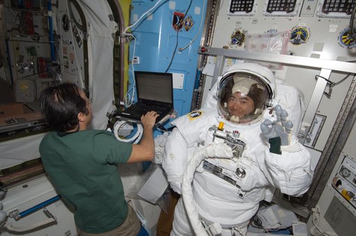 Hoshide and Acaba in airlock