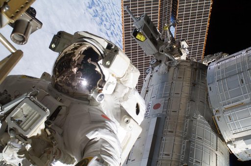iss032e025174