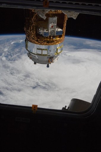 iss032e025592