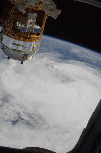 iss032e025597