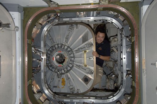 iss032e026317