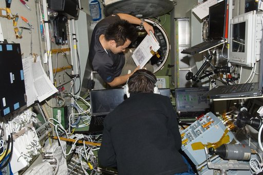 Hoshide and Malenchenko in Service Module.