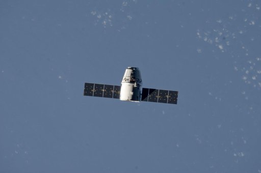 Approach  of the SpaceX Dragon Commercial cargo craft