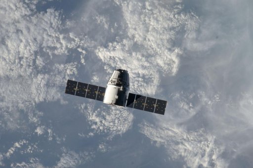 Approach  of the SpaceX Dragon Commercial cargo craft