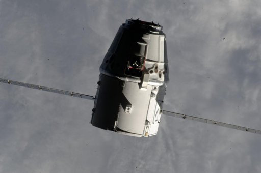 Approach  of the SpaceX Dragon Commercial cargo craft
