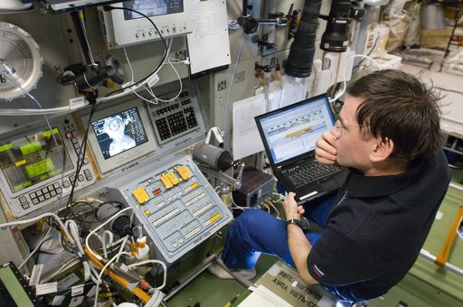 Malenchenko during Soyuz TMA-06M docking