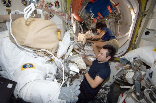 Hoshide and Williams in Airlock