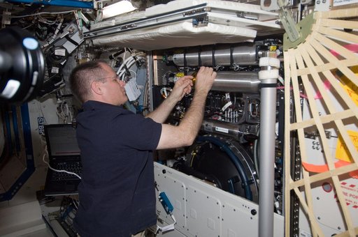 Ford services the CIR in the U.S. Laboratory