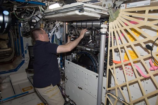 Ford services the CIR in the U.S. Laboratory