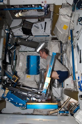 Hadfield exercises on the ARED in the Node 3