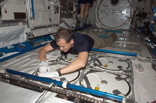Marshburn prepares to insert biological samples in the MELFI-1
