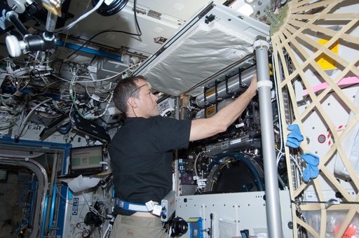 Marshburn services the CIR in the U.S. Laboratory