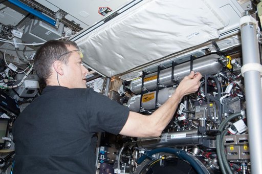Marshburn services the CIR in the U.S. Laboratory