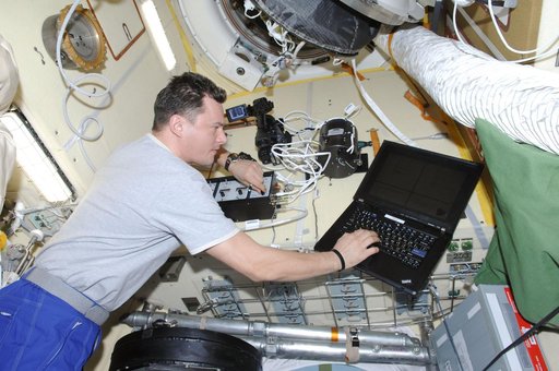 Romanenko works with the Coulomb Crystal Experiment in the MRM-2