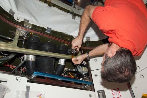 Hadfield installs a UBNT sensor in the U.S. Laboratory