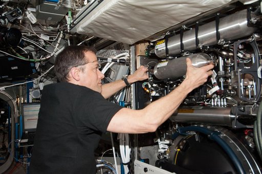 Marshburn services the CIR in the U.S. Laboratory