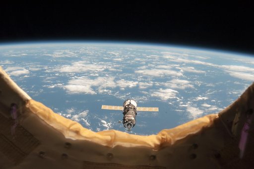 iss034e046404