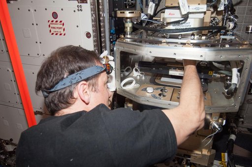 Marshburn configures FIR/LMM ACE hardware, in the U.S. Laboratory