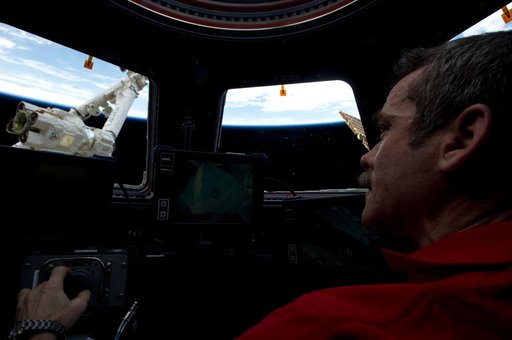 iss034e055894