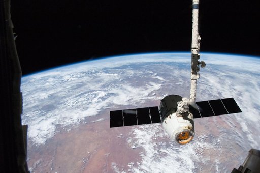 Unberthed Dragon CRS-2 grappled by SSRMS