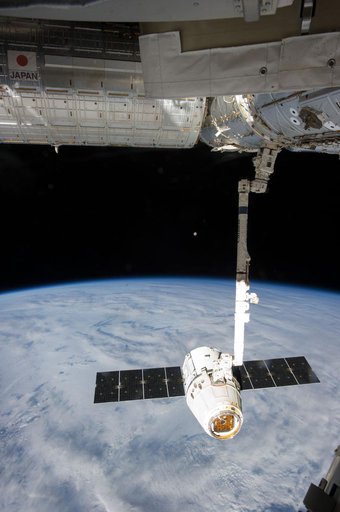 Unberthed Dragon CRS-2 grappled by SSRMS