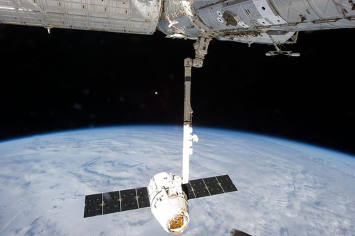 Unberthed Dragon CRS-2 grappled by SSRMS